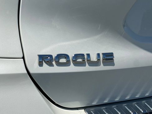Used 2018 Nissan Rogue SV w/ Sun & Sound Touring Package FWD image 27
