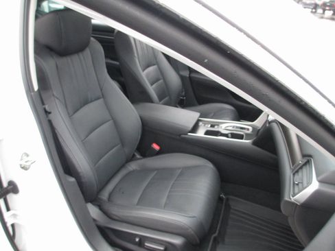 Used 2019 Honda Accord Touring image 19