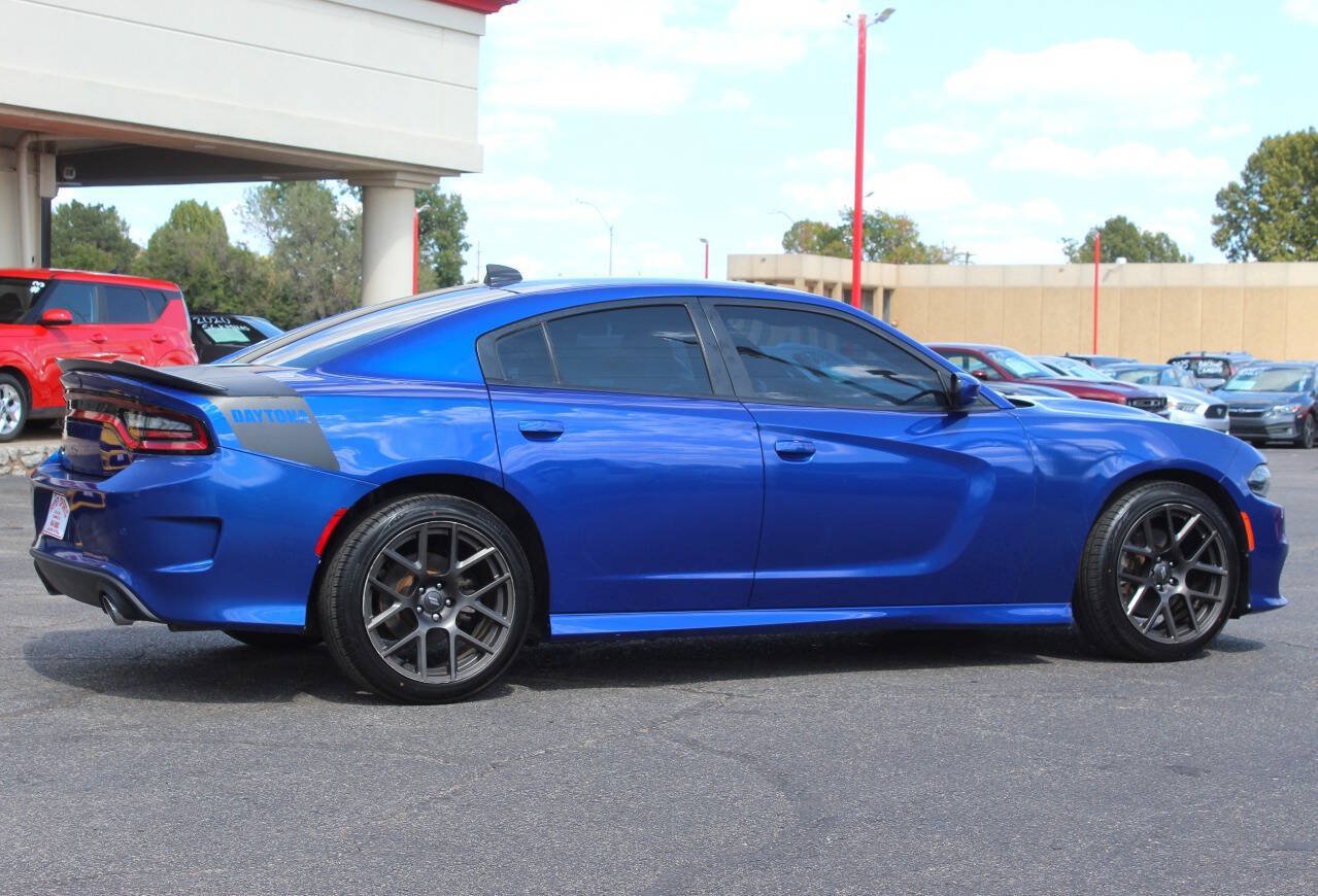 Used 2018 Dodge Charger R/T RWD image 3