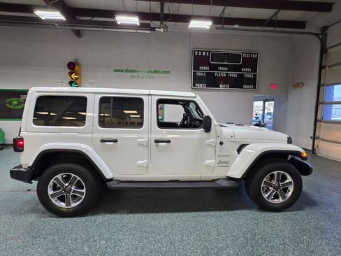 Used 2020 Jeep Wrangler Unlimited Sahara w/ Uconnect 4C Nav & Sound Group image 5