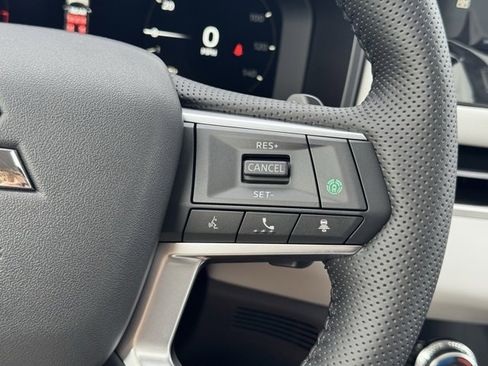 New 2025 Mitsubishi Outlander AWD image 26