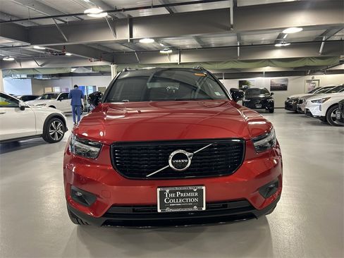 Used 2022 Volvo XC40 T5 R-Design w/ Advanced Package image 6