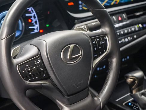 Used 2022 Lexus ES 300h w/ Premium Package image 21