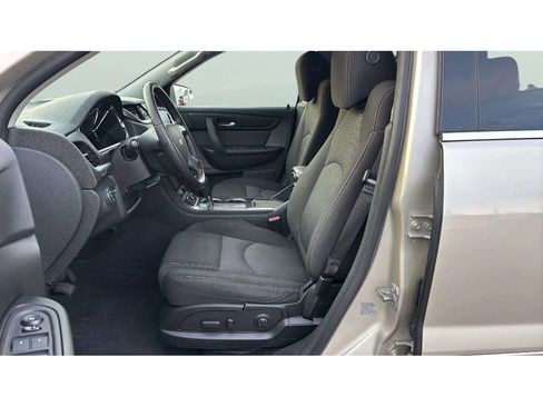 Used 2017 Chevrolet Traverse LT w/ Style and Technology Package image 11