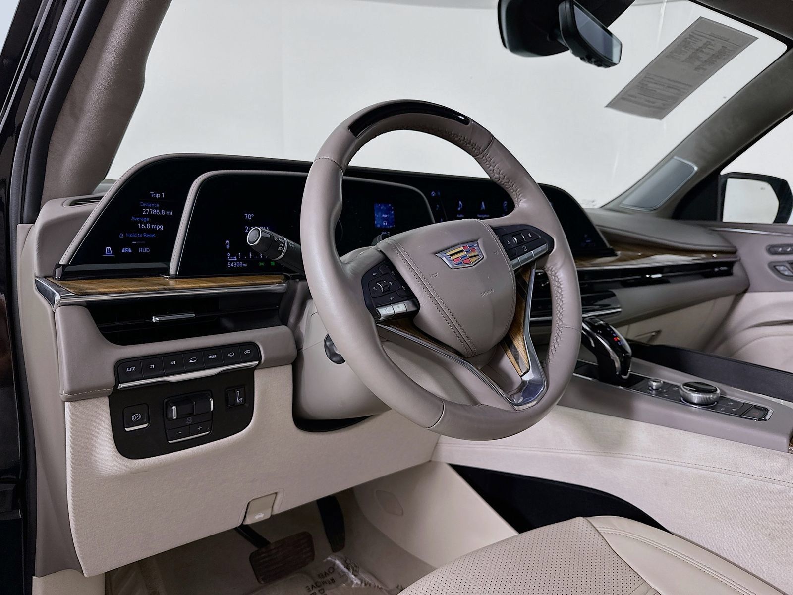 Used 2024 Cadillac Escalade Premium Luxury Platinum AWD/4WD image 9