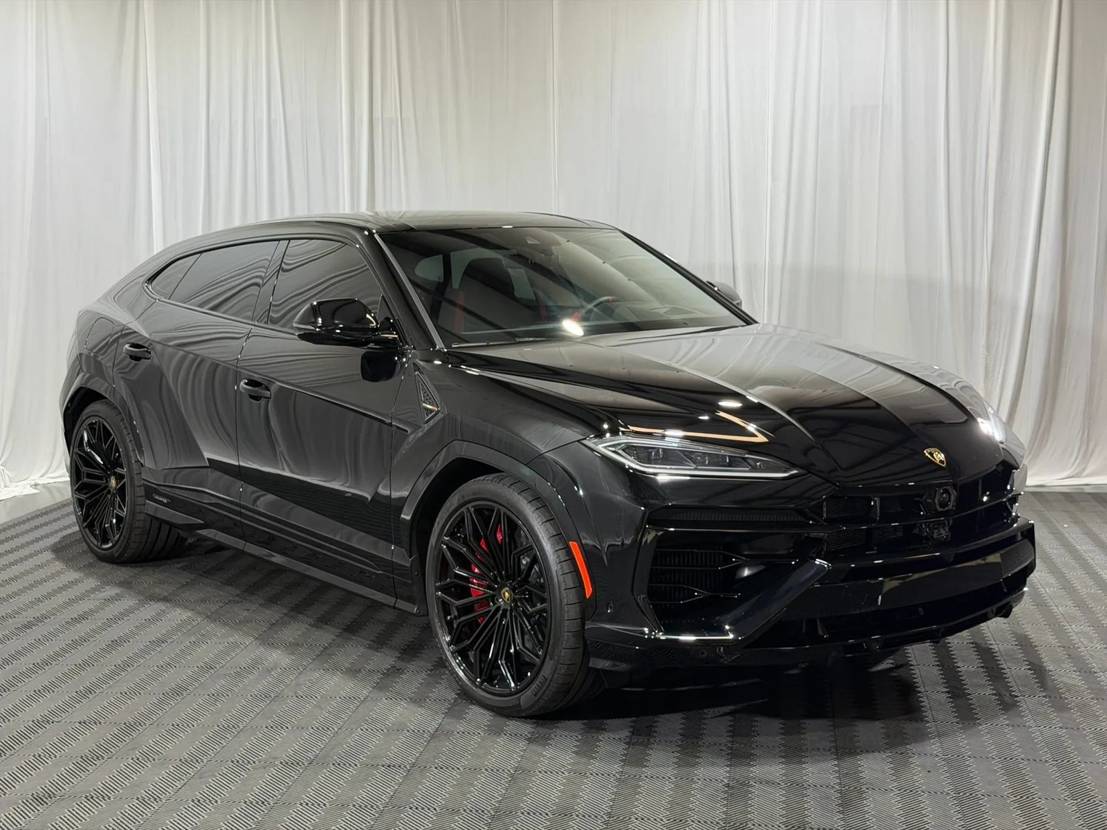 Used 2025 Lamborghini Urus SE AWD/4WD image 4