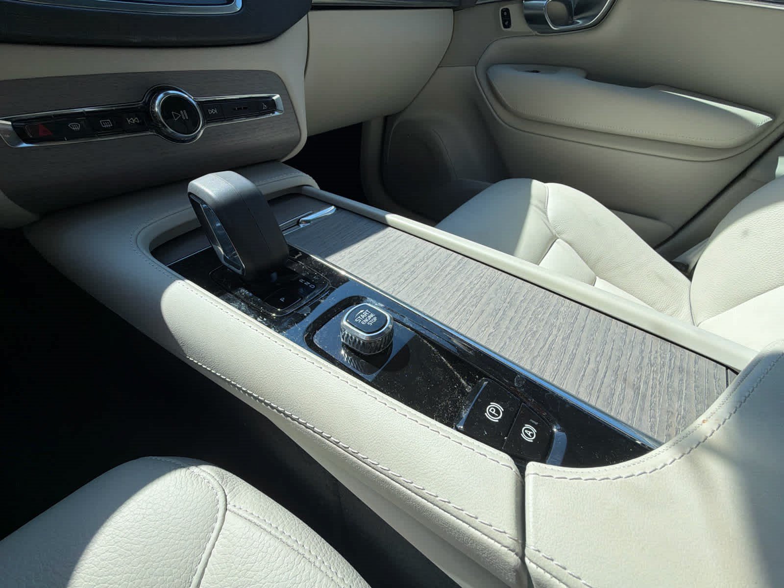 Used 2024 Volvo XC90 B5 Plus w/ Protection Package AWD/4WD image 29