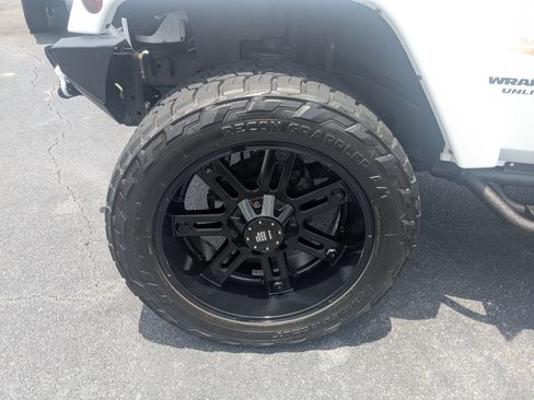 Used 2014 Jeep Wrangler Unlimited Sahara w/ Connectivity Group AWD/4WD image 10