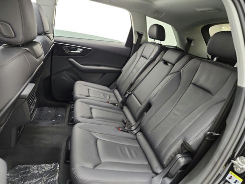 Used 2023 Audi Q7 2.0T Premium AWD/4WD image 16