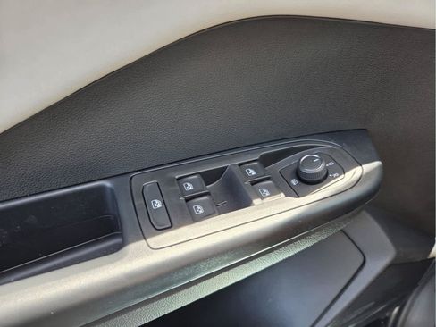 New 2026 Volkswagen Taos SE FWD image 21