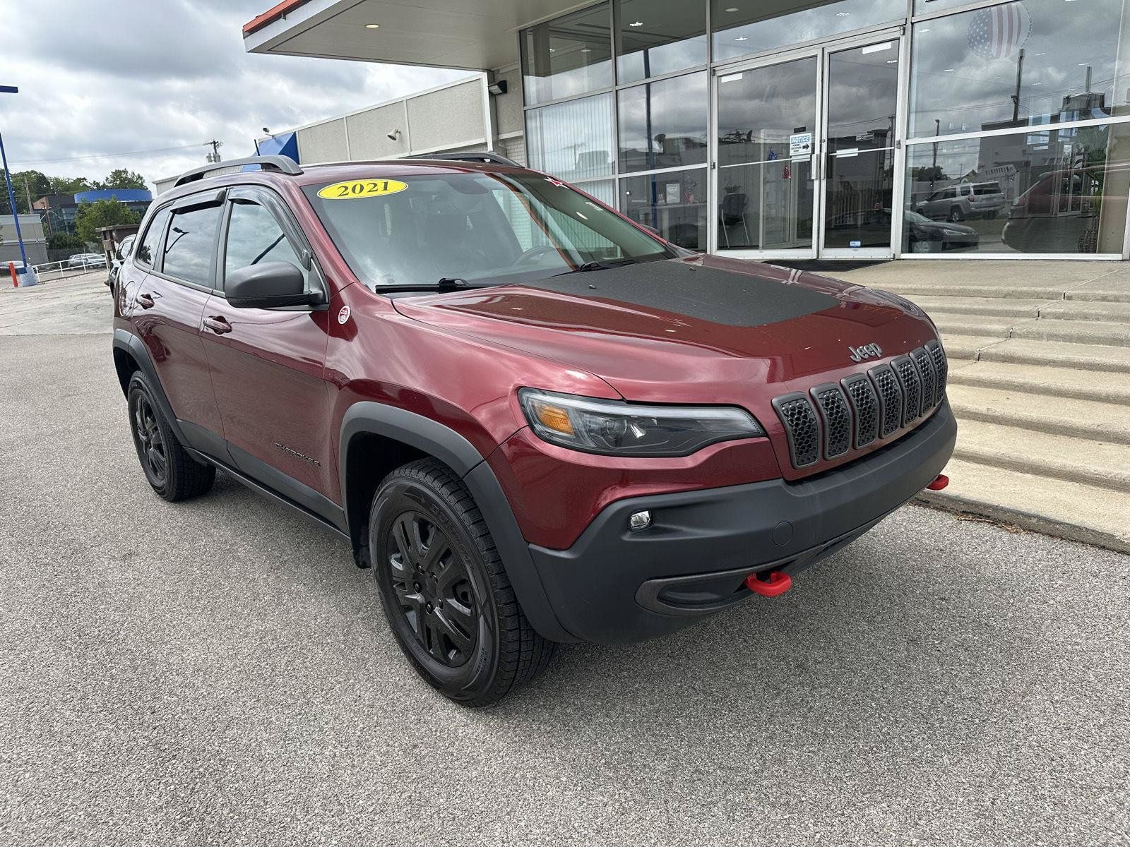 Used 2021 Jeep Cherokee Trailhawk w/ Comfort & Convenience Group AWD/4WD image 3