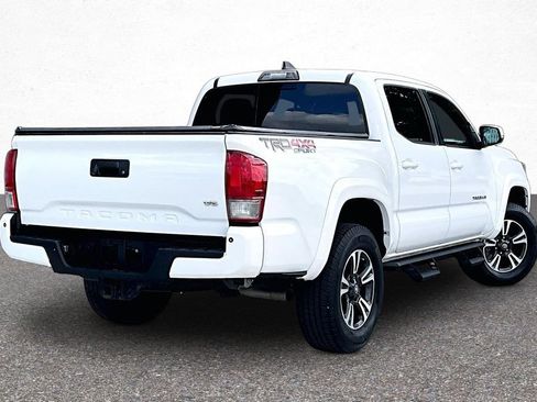 Certified 2017 Toyota Tacoma TRD Sport AWD/4WD image 9