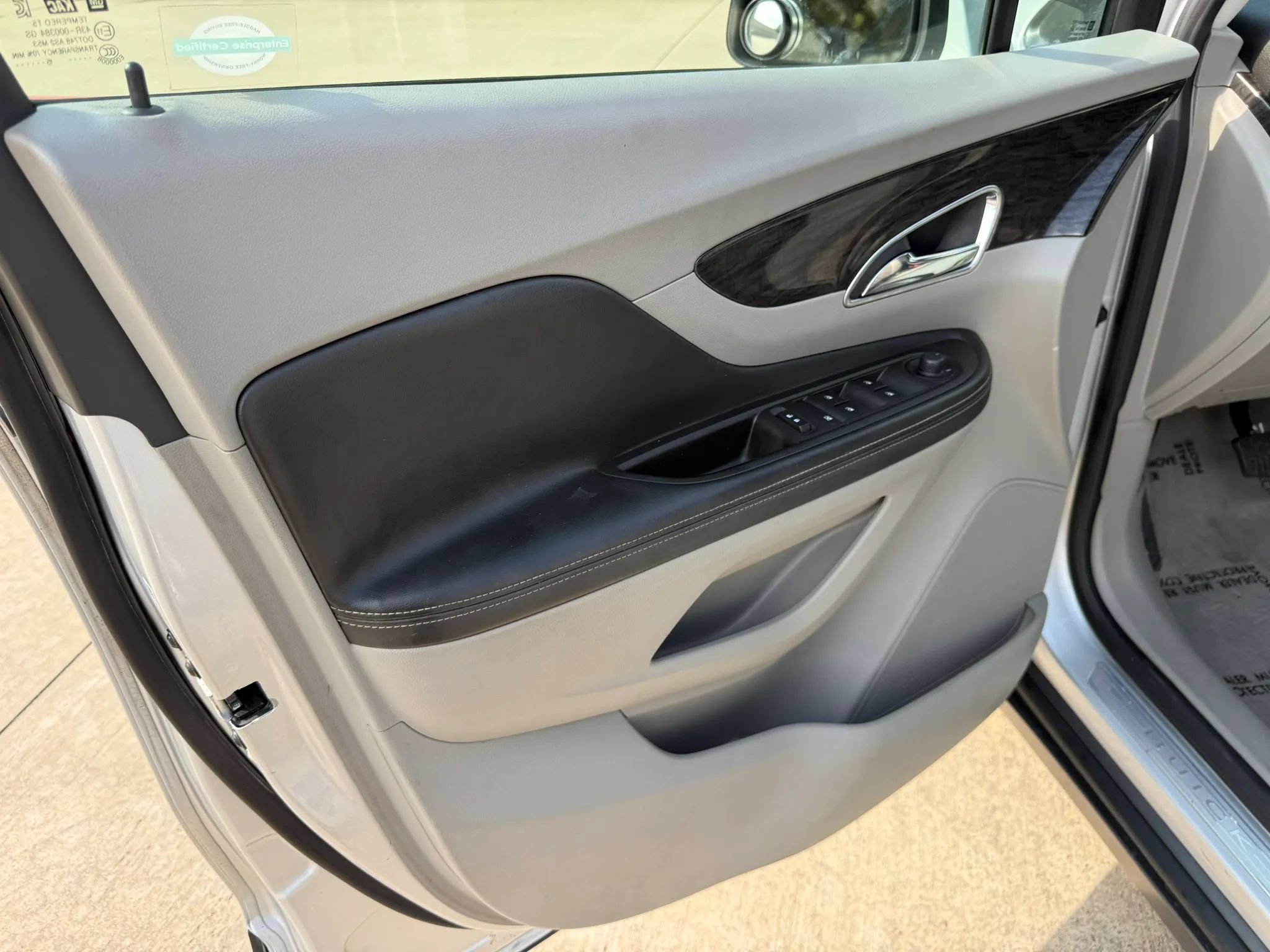 Used 2015 Buick Encore Convenience FWD image 9