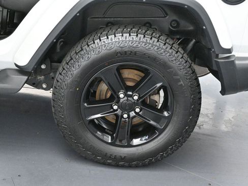 Used 2022 Jeep Wrangler Unlimited Sahara AWD/4WD image 34