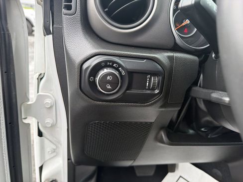 Used 2023 Jeep Gladiator Sport AWD/4WD image 17