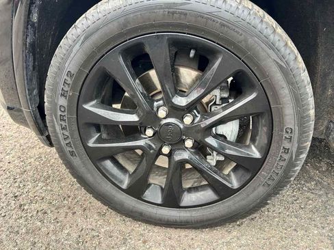 Used 2021 Jeep Grand Cherokee Laredo X image 6