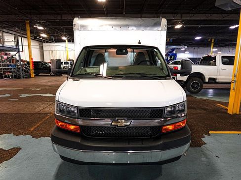 Used 2022 Chevrolet Express 3500 w/ Power Convenience Package RWD image 2