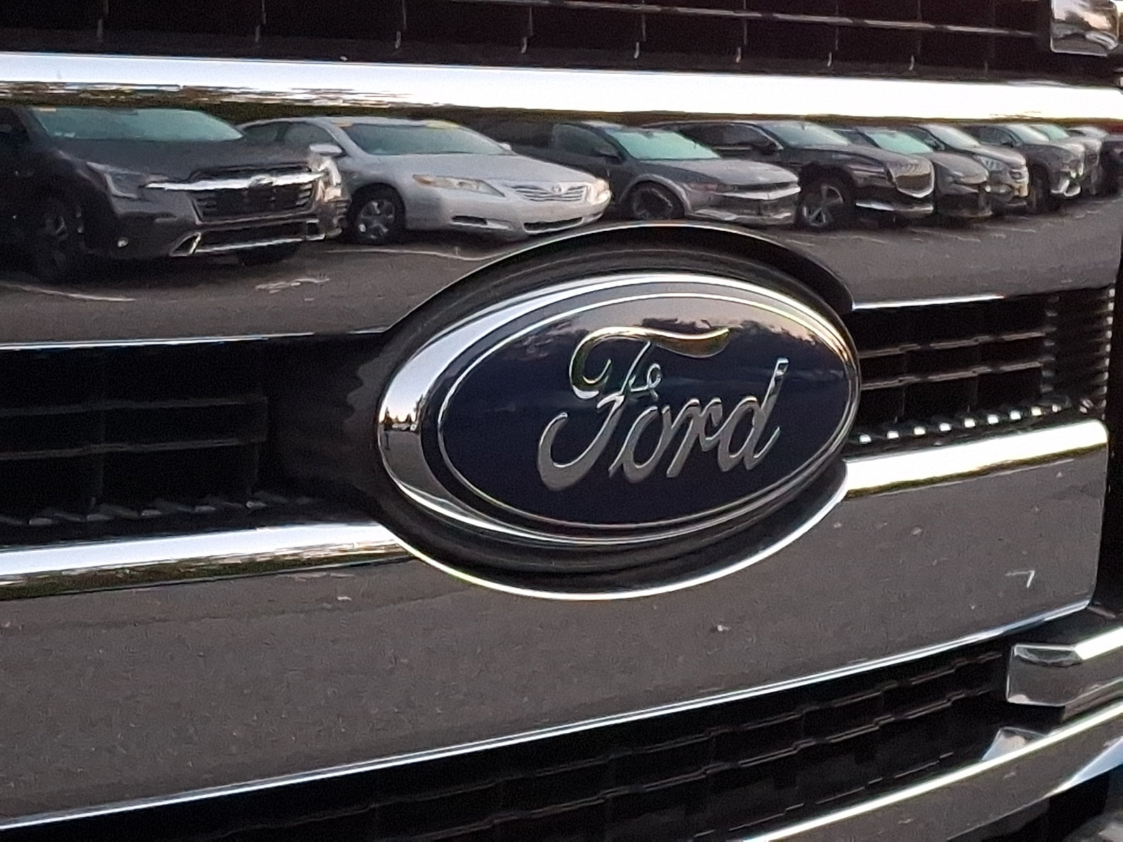 Used 2015 Ford F250 Lariat w/ Chrome Package AWD/4WD image 8