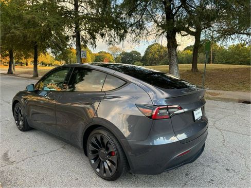 Used 2022 Tesla Model Y Performance image 11