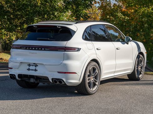 Certified 2025 Porsche Cayenne image 7