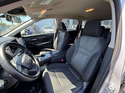 Used 2025 Nissan Rogue SV FWD image 38