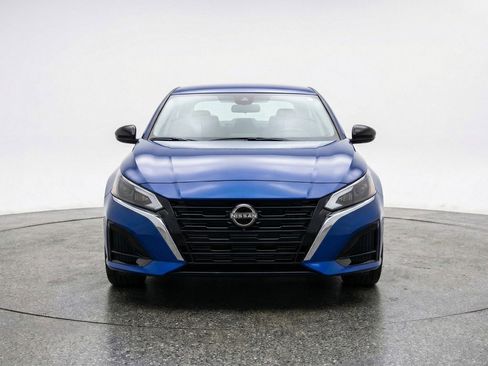 Used 2025 Nissan Altima 2.5 SV image 2