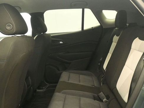 Used 2025 Chevrolet Trax LS w/ LS Convenience Package FWD image 10