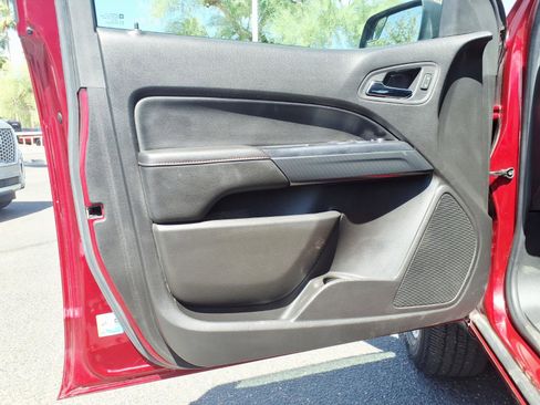 Used 2017 GMC Canyon SLE w/ All Terrain Package image 19