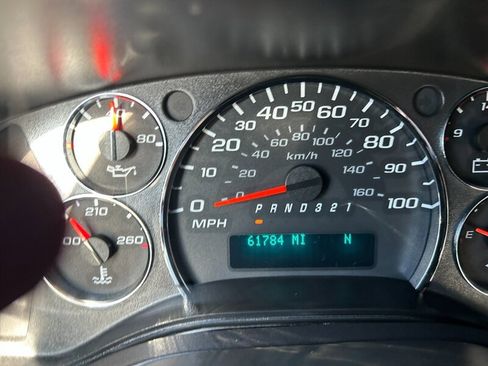 Used 2010 Chevrolet Express 1500 image 17