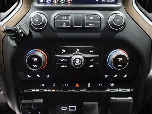 Used 2019 Chevrolet Silverado 1500 High Country image 33