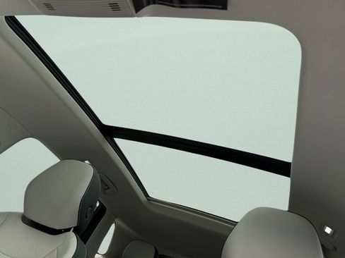 New 2026 Volkswagen Tiguan SE FWD image 16