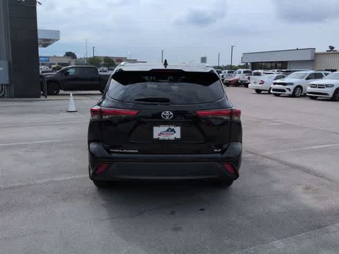 Used 2022 Toyota Highlander XLE FWD image 7