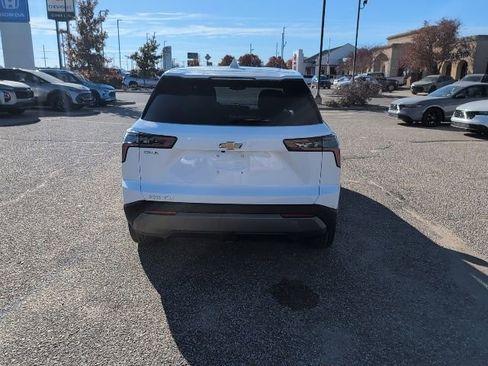 New 2026 Chevrolet Equinox LT image 18