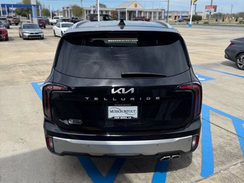 Used 2024 Kia Telluride EX w/ EX Captain's Chair Package image 6