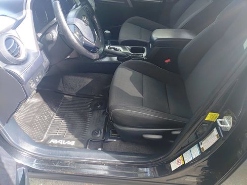 Used 2017 Toyota RAV4 XLE image 9