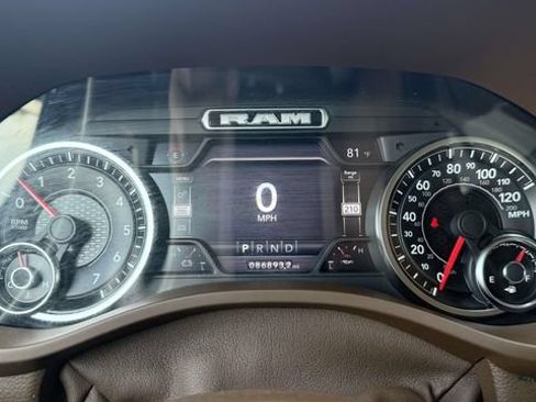 Used 2019 RAM 1500 Laramie AWD/4WD image 35