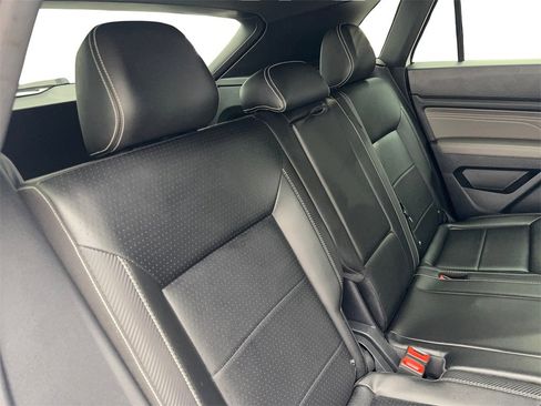 Used 2022 Volkswagen Atlas Cross Sport SE w/ Panoramic Sunroof Package image 38