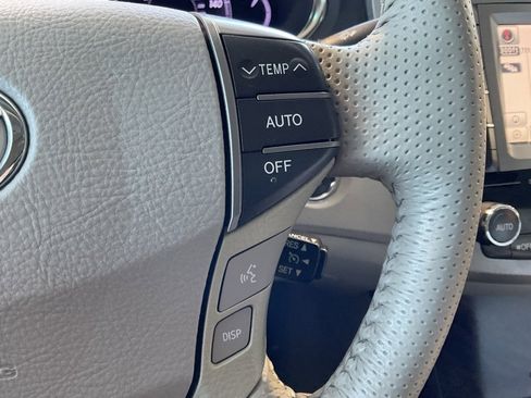 Used 2012 Toyota Avalon Limited image 13