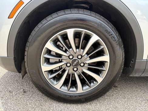 Used 2022 Lincoln Nautilus AWD w/ Premium Package image 12