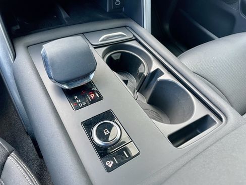 Certified 2025 Land Rover Discovery Dynamic SE AWD/4WD image 20