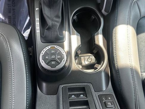 Used 2023 Ford Bronco Outer Banks AWD/4WD image 18