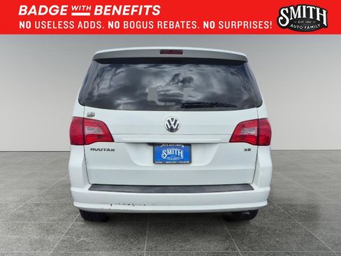 Used 2013 Volkswagen Routan SE FWD image 5