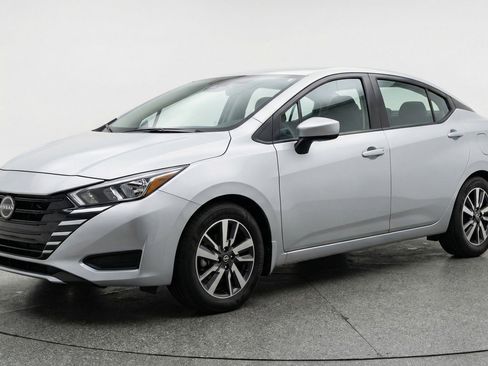 Used 2025 Nissan Versa SV FWD image 3