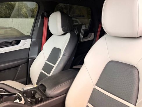 Certified 2024 Porsche Cayenne AWD/4WD image 10