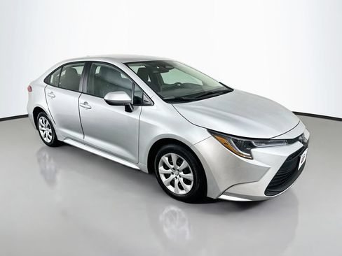Used 2025 Toyota Corolla LE FWD image 3