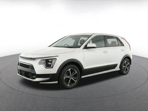 Used 2026 Kia Niro LX FWD image 3