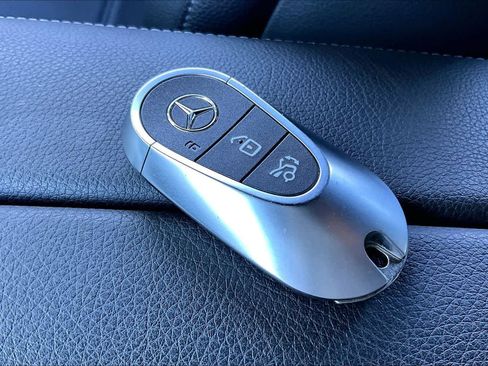 Used 2025 Mercedes-Benz GLC 300 GLC 300 image 15