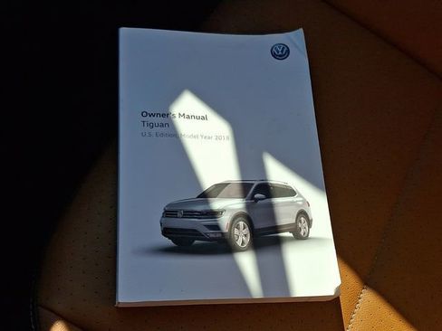 Used 2018 Volkswagen Tiguan SE w/ 3rd Row Seat Package image 26