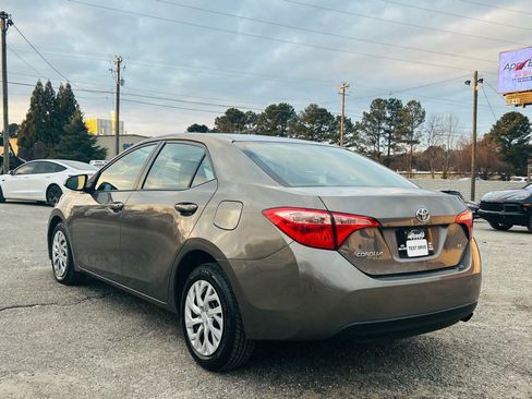 Used 2018 Toyota Corolla LE image 4