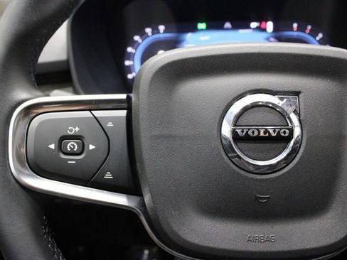 Used 2025 Volvo XC40 B5 Plus image 25